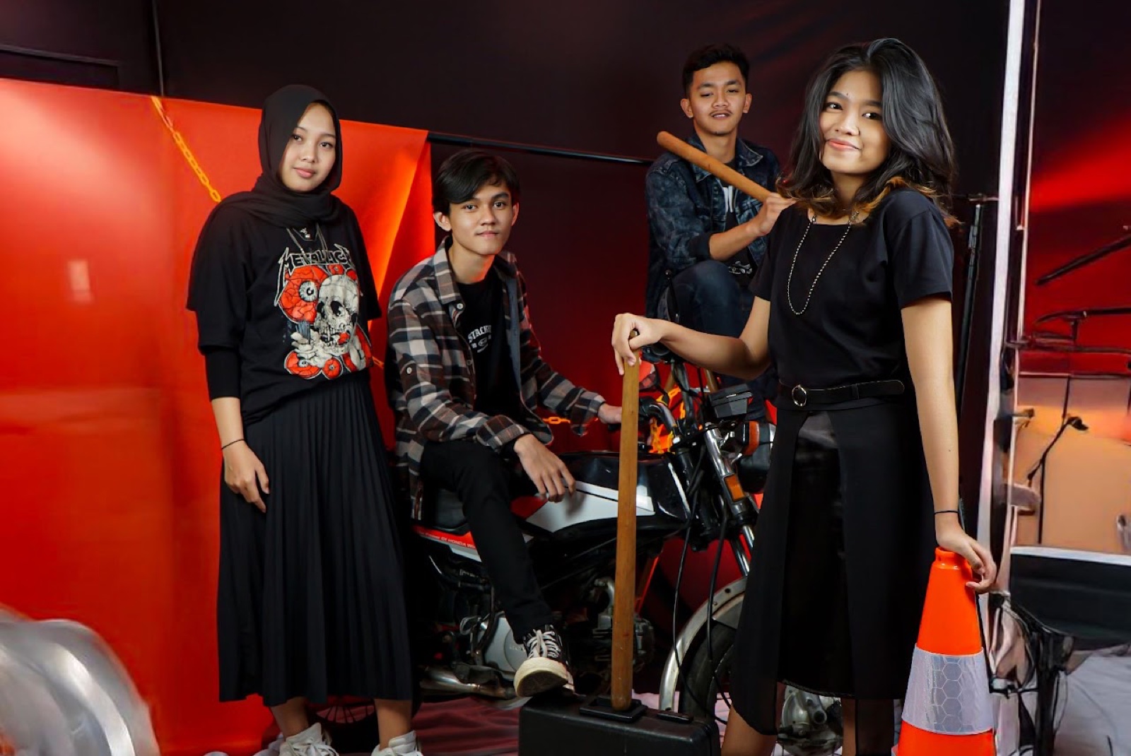 Potret yearbook atau group — asset asli Lenstha